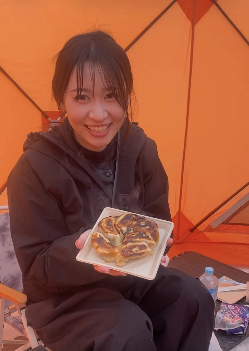 行者にんにく餃子を楽しむ参加者